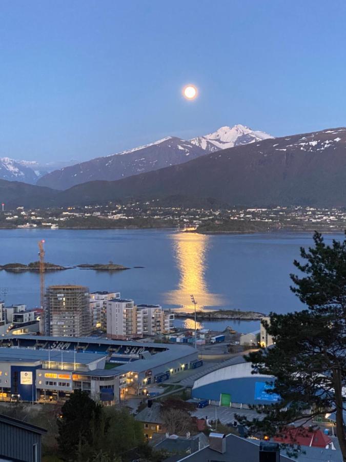 Great Place With View To The Mountains And Fjord Ålesund Buitenkant foto