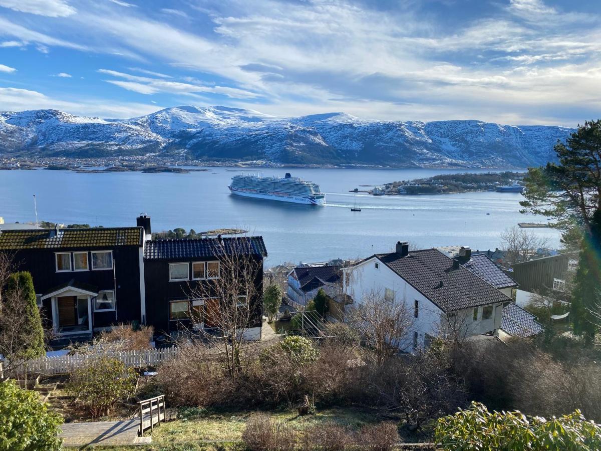 Great Place With View To The Mountains And Fjord Ålesund Buitenkant foto