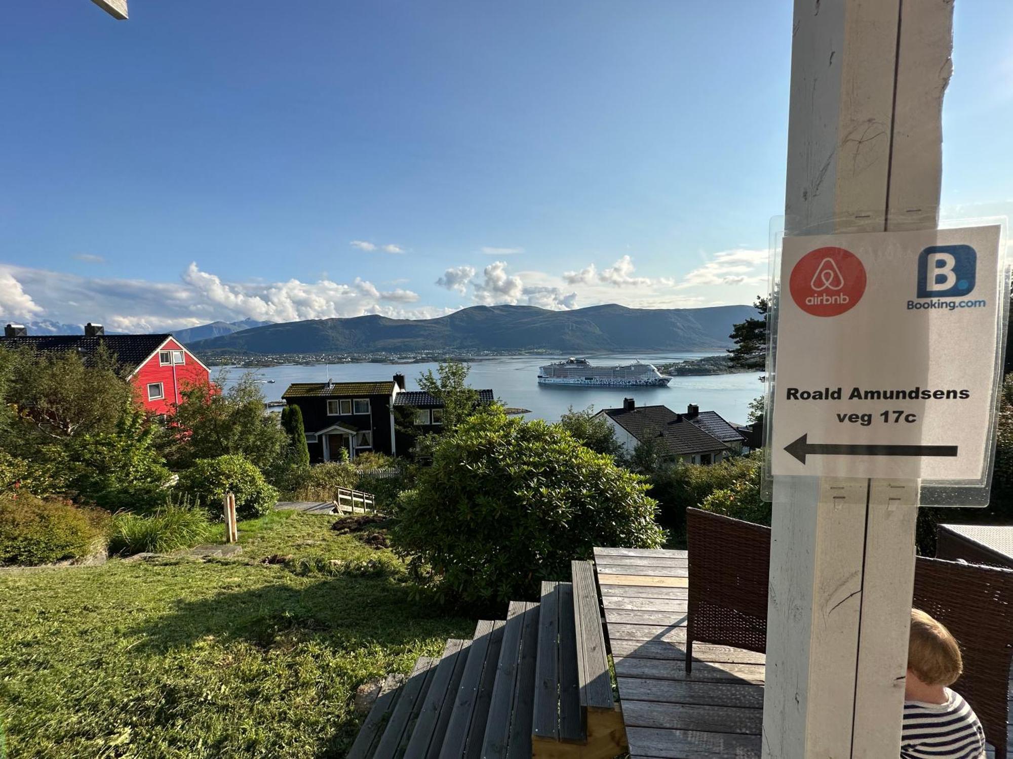 Great Place With View To The Mountains And Fjord Ålesund Buitenkant foto