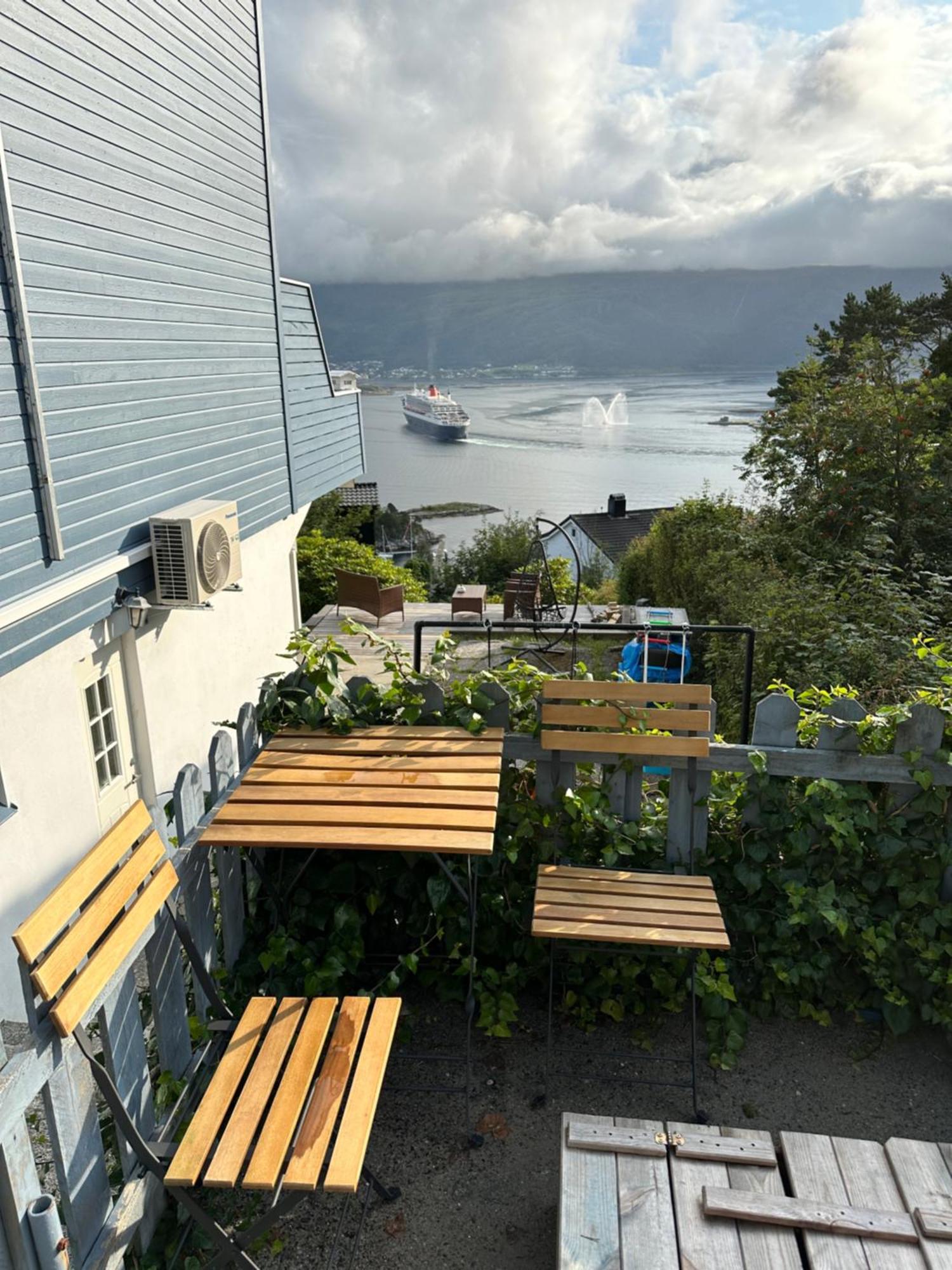 Great Place With View To The Mountains And Fjord Ålesund Buitenkant foto